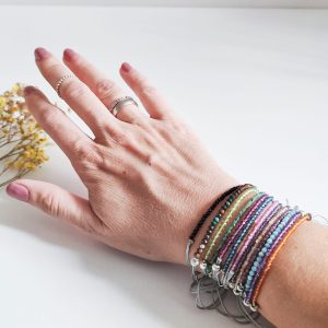 Pulsera macramé con mineral facetado