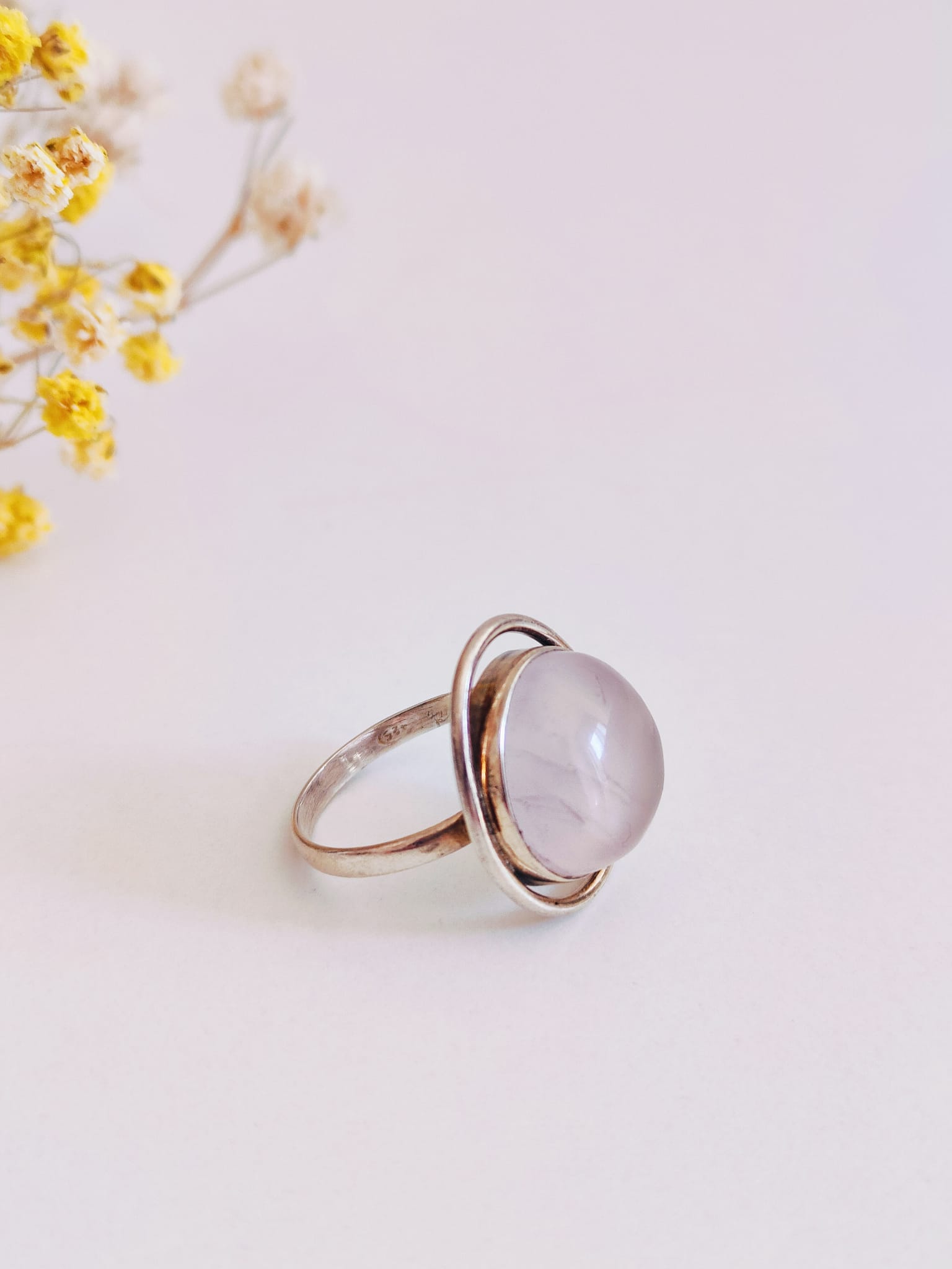 Anillo Saturno de Cuarzo rosa plata - Imagen 3