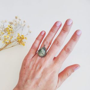 Anillo Gota Circe Prehnita y plata