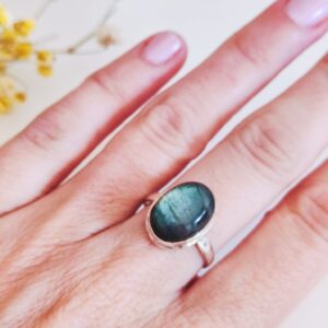Anillo ovalado labradorita plata